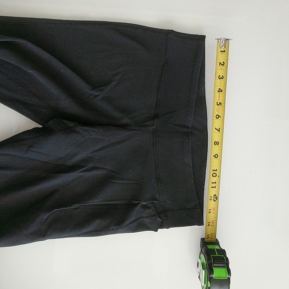 Luluemon Black Womens Capri-Size 6 - Picture 3 of 5
